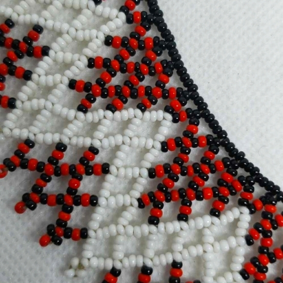 Handcrafted seed bead necklace - Picture 3 of 7